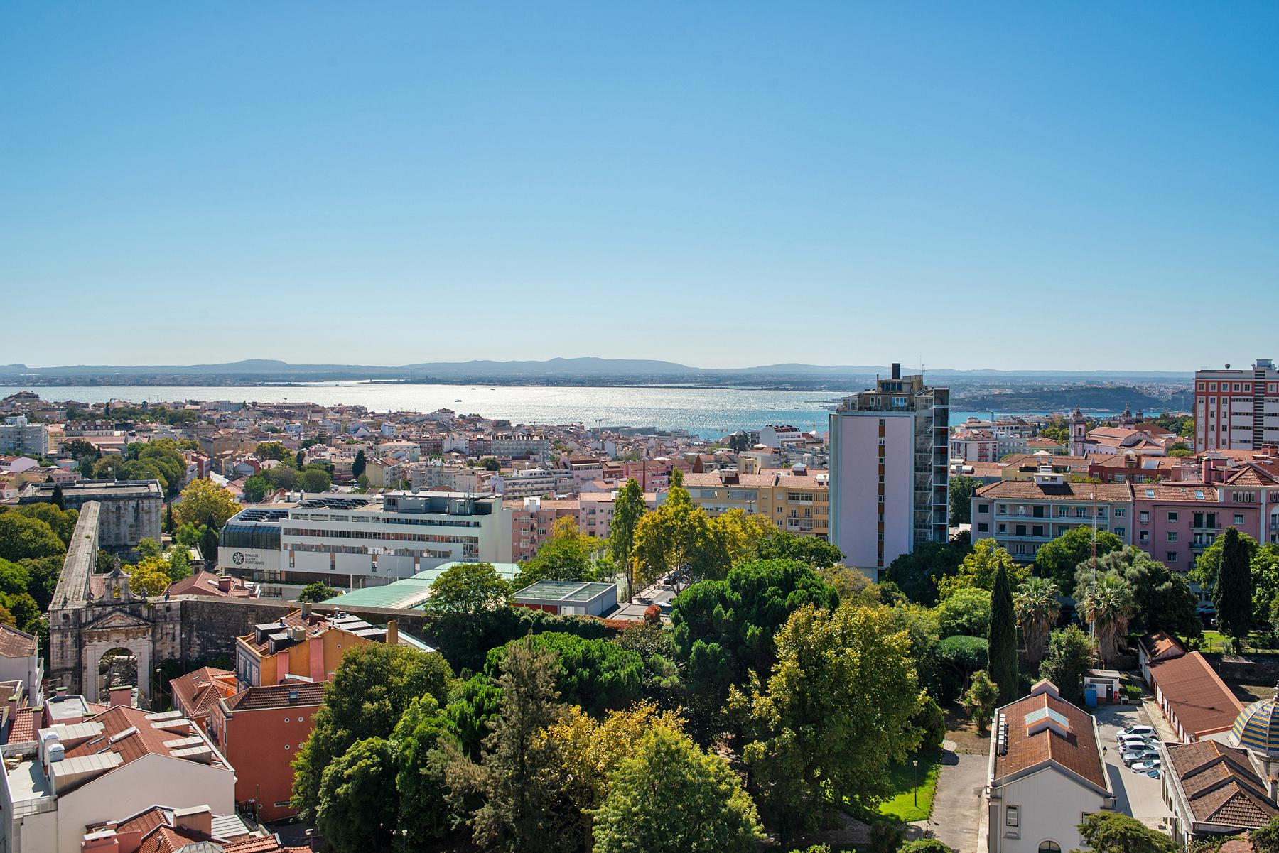 Apartamento T2 totalmente remodelado com vista deslumbrante nas Amoreiras