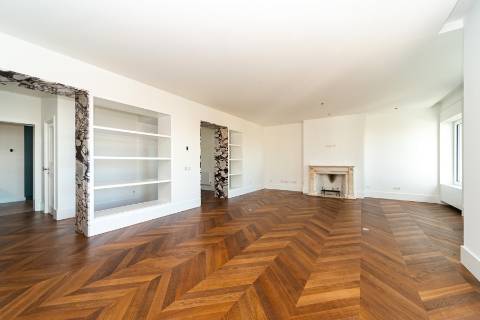 Apartamento T2 totalmente remodelado com vista deslumbrante nas Amoreiras