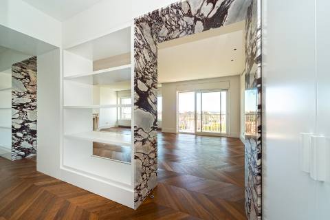 Apartamento T2 totalmente remodelado com vista deslumbrante nas Amoreiras