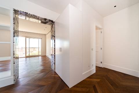 Apartamento T2 totalmente remodelado com vista deslumbrante nas Amoreiras