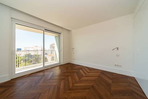 Apartamento T2 totalmente remodelado com vista deslumbrante nas Amoreiras