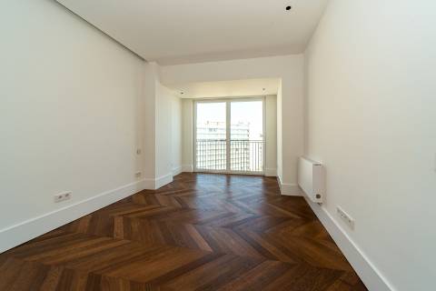 Apartamento T2 totalmente remodelado com vista deslumbrante nas Amoreiras