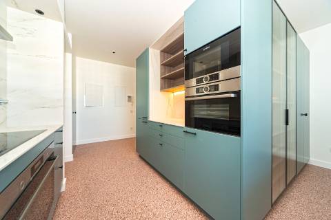 Apartamento T2 totalmente remodelado com vista deslumbrante nas Amoreiras