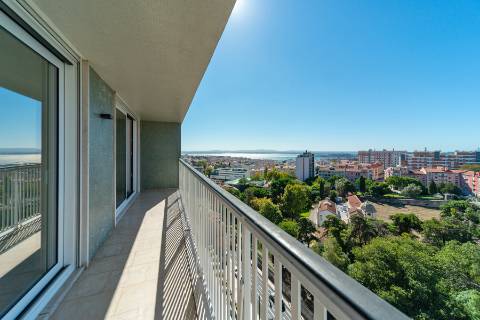 Apartamento T2 totalmente remodelado com vista deslumbrante nas Amoreiras