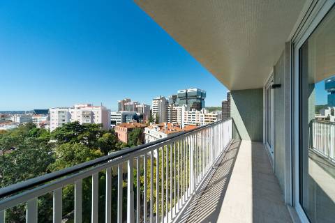 Apartamento T2 totalmente remodelado com vista deslumbrante nas Amoreiras