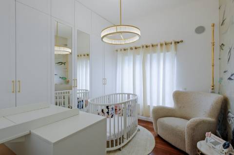 Moradia T4, com garagem, piscina e jardim, em Cascais.
