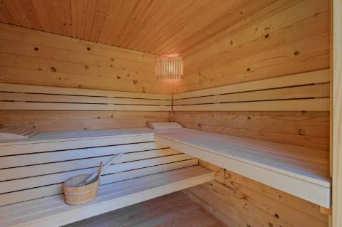 Moradia T4, com garagem, piscina e jardim, em Cascais.
