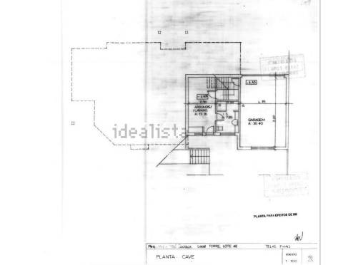 Moradia T4, com garagem, piscina e jardim, em Cascais.
