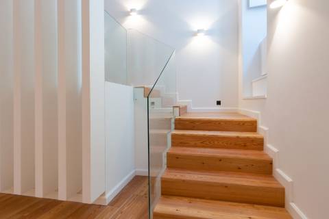 Loft T3 com pé direito duplo e 2 lugares de garagem totalmente recuperado!