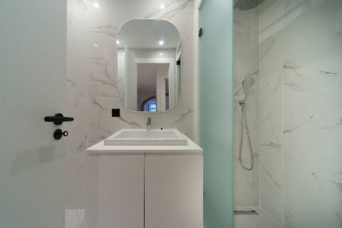 Loft T3 com pé direito duplo e 2 lugares de garagem totalmente recuperado!