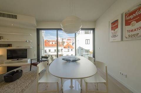 Loft T1, no Chiado com 2 lugares de estacionamento, terraço e arrecadação