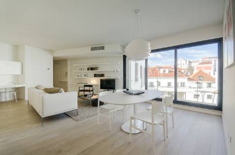 Loft T1, no Chiado com 2 lugares de estacionamento, terraço e arrecadação