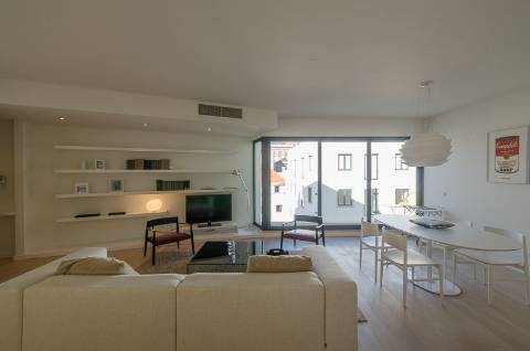 Loft T1, no Chiado com 2 lugares de estacionamento, terraço e arrecadação