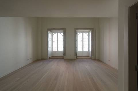 Loft T1, no Chiado com 2 lugares de estacionamento, terraço e arrecadação