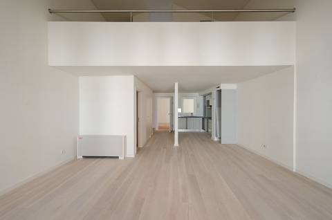 Loft T1, no Chiado com 2 lugares de estacionamento, terraço e arrecadação