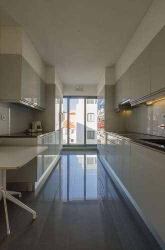 Loft T1, no Chiado com 2 lugares de estacionamento, terraço e arrecadação