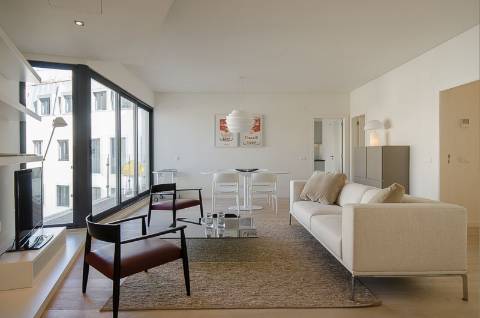 Loft T1, no Chiado com 2 lugares de estacionamento, terraço e arrecadação