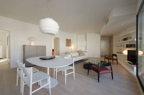 Loft T1, no Chiado com 2 lugares de estacionamento, terraço e arrecadação