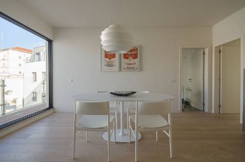 Loft T1, no Chiado com 2 lugares de estacionamento, terraço e arrecadação