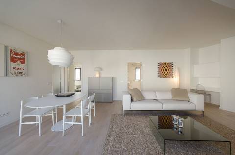 Loft T1, no Chiado com 2 lugares de estacionamento, terraço e arrecadação