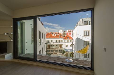 Loft T1, no Chiado com 2 lugares de estacionamento, terraço e arrecadação