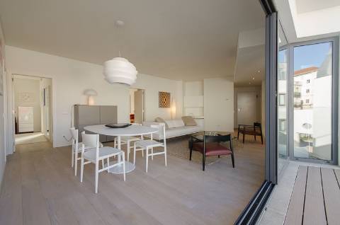 Loft T1, no Chiado com 2 lugares de estacionamento, terraço e arrecadação