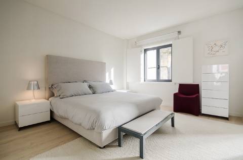 Loft T1, no Chiado com 2 lugares de estacionamento, terraço e arrecadação