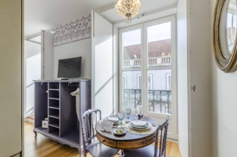 Apartamento T0, na Baixa Pombalina