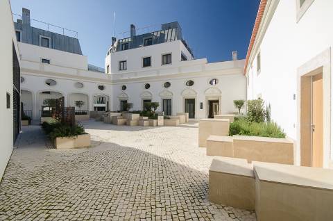 T2 em Palácio do Sec. XVII recuperado, no Chiado