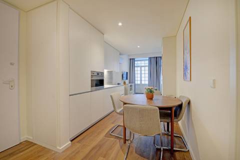 Apartamento T1 no centro do Porto em edifício histórico