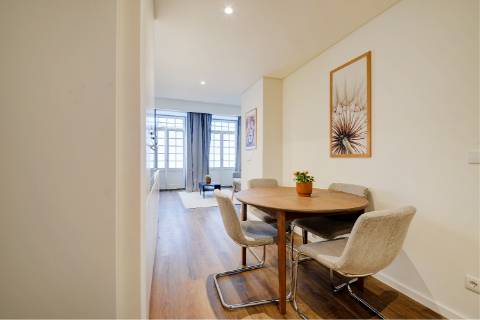 Apartamento T1 no centro do Porto em edifício histórico