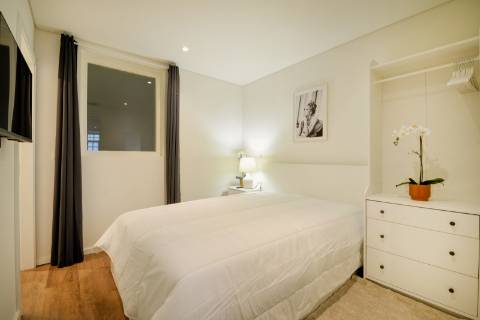 Apartamento T1 no centro do Porto em edifício histórico