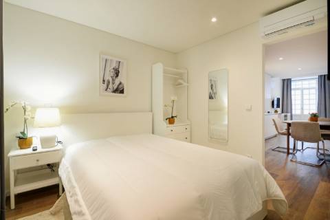 Apartamento T1 no centro do Porto em edifício histórico