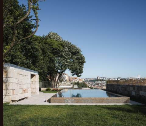 T2 com vista de Rio no Porto