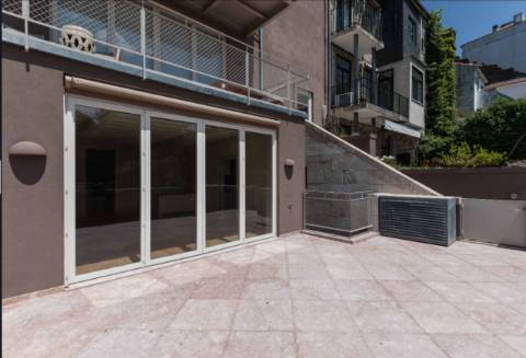 T2 com vista de Rio no Porto