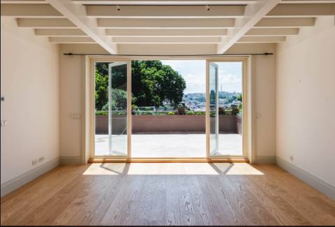 T2 com vista de Rio no Porto
