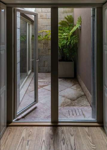 T2 com vista de Rio no Porto