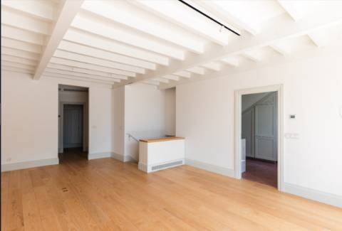 T2 com vista de Rio no Porto