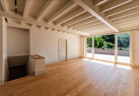 T2 com vista de Rio no Porto