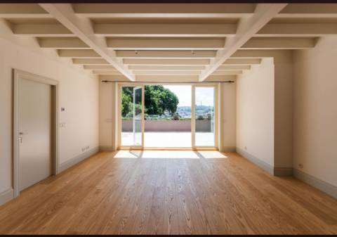 T2 com vista de Rio no Porto