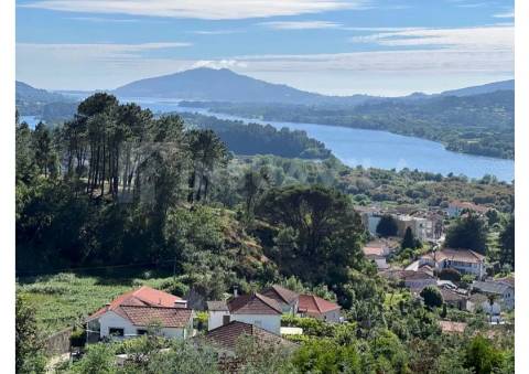 Terreno com Vista Panorâmica para o Rio Minho - 3400m²