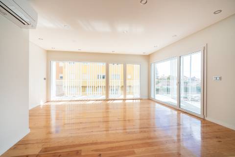 T4 com terraço em São João do Estoril