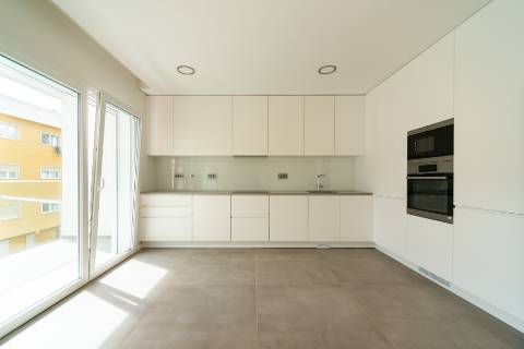 T3+1 Duplex com terraço em São João do Estoril