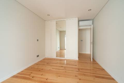 T3+1 Duplex com terraço em São João do Estoril