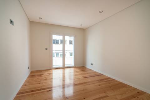 T3+1 Duplex com terraço em São João do Estoril