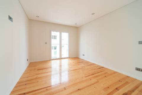 T3+1 Duplex com terraço em São João do Estoril