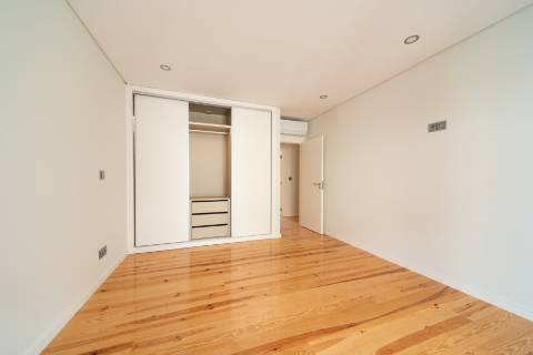 T3+1 Duplex com terraço em São João do Estoril