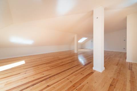 T3+1 Duplex com terraço em São João do Estoril