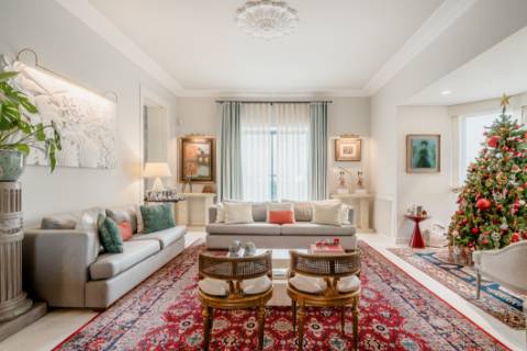 Moradia T5 com jardim e piscina no Restelo