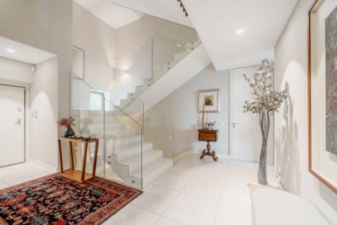 Moradia T5 com jardim e piscina no Restelo